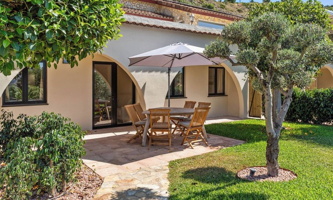 Tolox House | Guest House 'Casita Sombra' with Mountain View, Wi-Fi and Air Conditioning