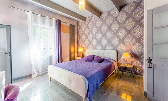 Rasteau House | Guest House 'Double Supérieure' with Shared Pool, Private Terrace and Wi-Fi
