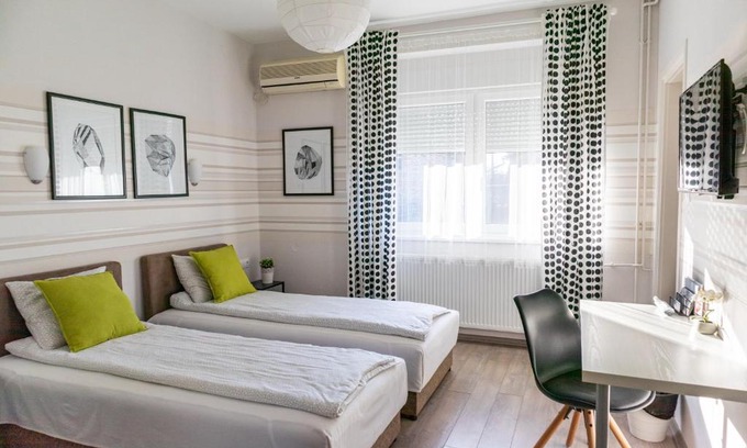 Kanjiza Bed & Breakfast | Guest House Family