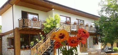 Emen House | Guest House Friends