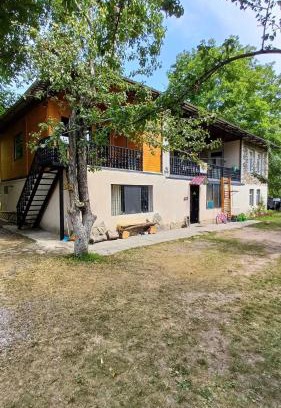 Vedzebi House | Guest House Iaraji