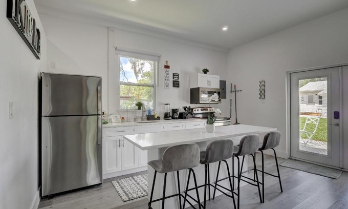 Bonita Springs Apartment | Guest House In a Downtown Bonita Springs Compound