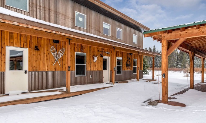Lazy Acres House | Guest house in Lazy Acres 6 minutes from Yellowstone- Bunkhouse