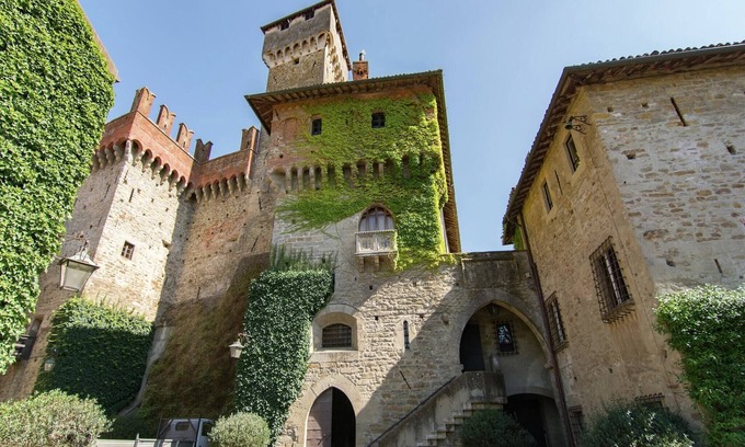 Saint-remy-de-provence Other | Guest House in Monferrato with Wine Tasting