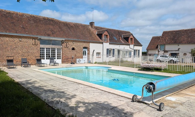 Epuisay House | Guest House 'Les Hiboux' with Private Terrace, Private Garden and Wi-Fi