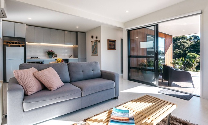 Waiheke Island House | Guest House on Queens