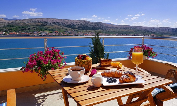 Pag House | Guest house Revelin
