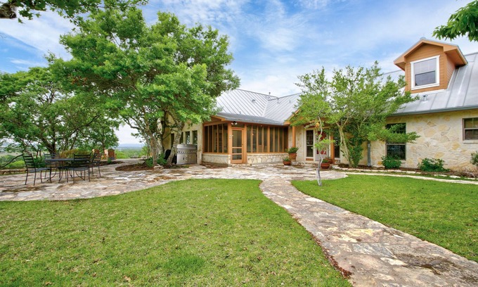 Comfort House | Guest House @Riven Rock Ranch in Comfort TX