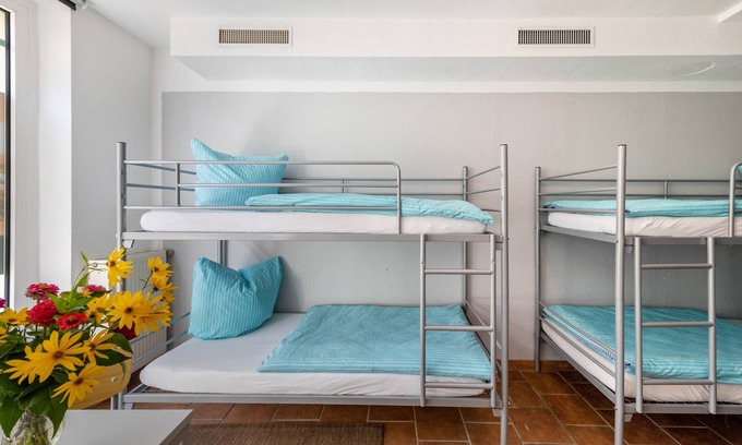 Malchin Apartment | Guest House 'Unterkunft Für 4 Personen' with Wi-Fi