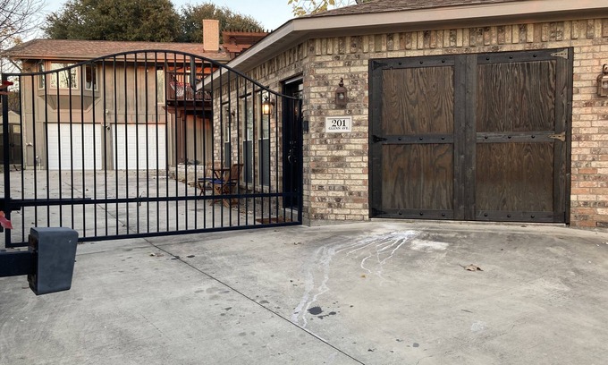 Rockwall House | Guest House