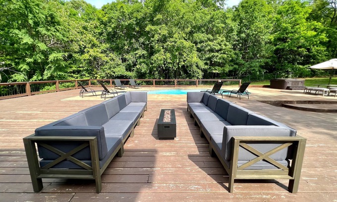 Mountain Home House | Guest House w/Pool and Hot Tub! 10min away from Lake Norfork!