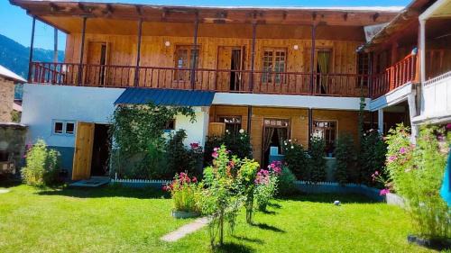 Mazeri House | Guest House Waterfall
