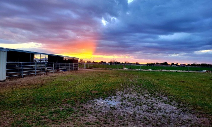 San Tan Valley Other | Guest House with horse privilege's, in the country & beautiful neighborhood.