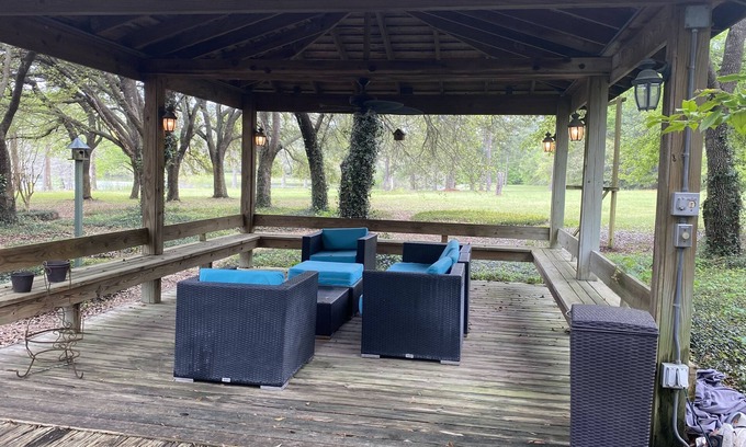 Plantersville Cabin | GUEST RANCH CABIN /POOL/FISHING LAKE