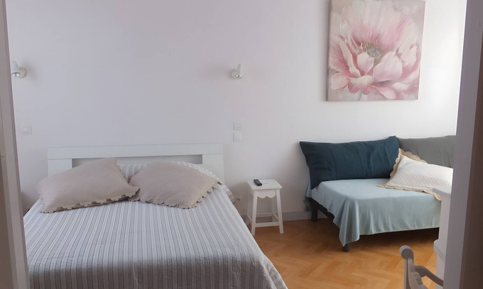 Ars-en-Re Bed & Breakfast | Guest Room - 1 with Shared Garden and Air Conditioning