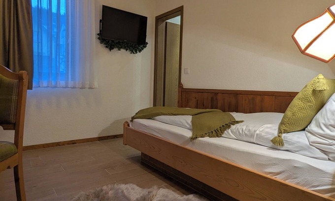 Schoenau an der Brend Villa | Guest room Hirschblick - where the stag greets you and tranquillity lives