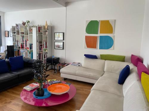 Pantin Bed & Breakfast | Guest room in a green setting