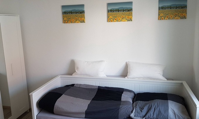 Homburg Apartment | Guest rooms close to the center and the university, quiet forest edge location