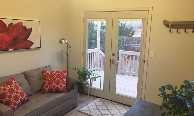 Cottonwood-Verde Village House | Guest suite - 2 private rooms - stargazer sundeck - ecofriendly - dog friendly