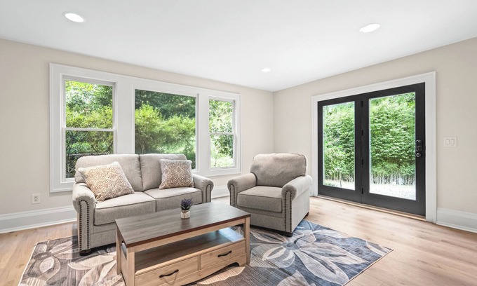 Chapel Hill House | Guest Suite by UNC w/ King Suite, Full Kitchen, Work Desk