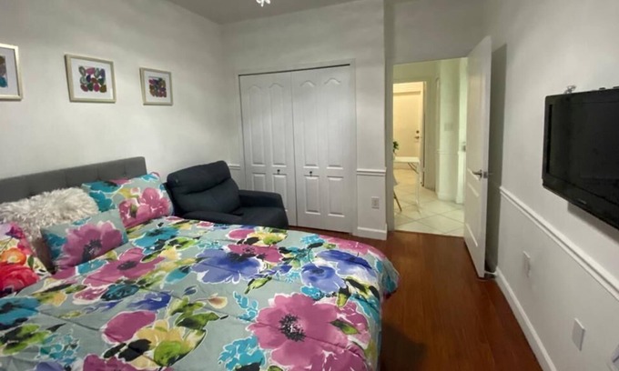 Richmond West Apartment | Guest Suite in Miami near Zoo very good for couples, Business travelers, Tourist