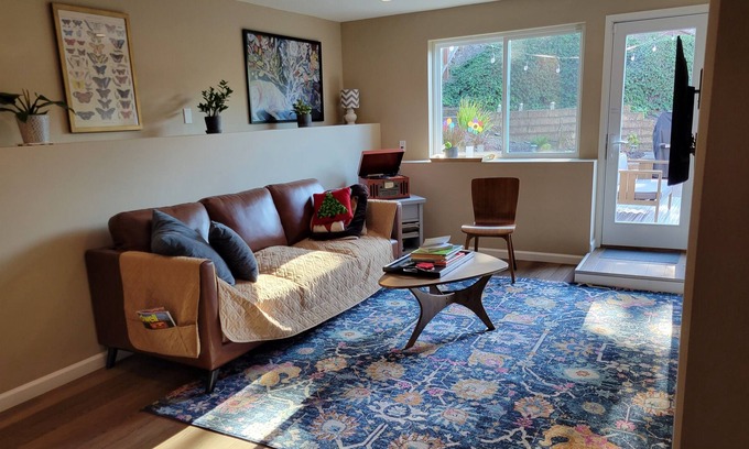 Clarendon Heights Apartment | Guest suite near majestic Twin Peaks