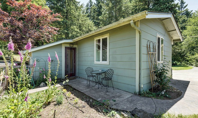Marcola Apartment | Guest Suite on Mtn-View Springfield Farm