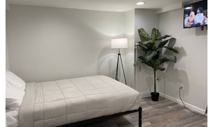 Northeast Philadelphia House | Guest Suite Serenity