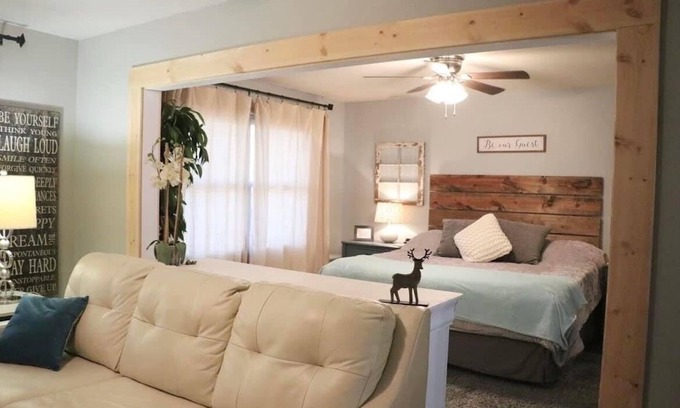 Penfield Apartment | Guest suite sleeps 18 with 7 bedrooms just 10 miles from the U of I!