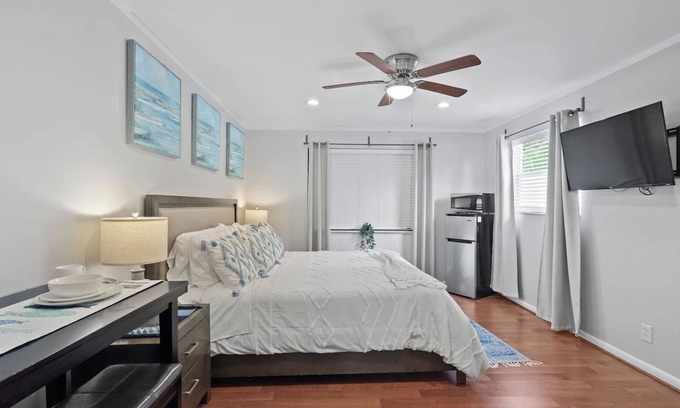 Hunt Club Apartment | GUEST SUITE PARADISO (DIGSIFY) | PRIVATE ENTRANCE | KING BED | SELF CHECK-IN | FREE PARKING | PGA