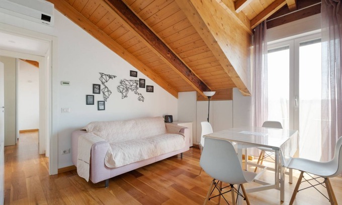 Lambrate Apartment | GuestHost- Milano Lambrate Cosy Balcony Apartment