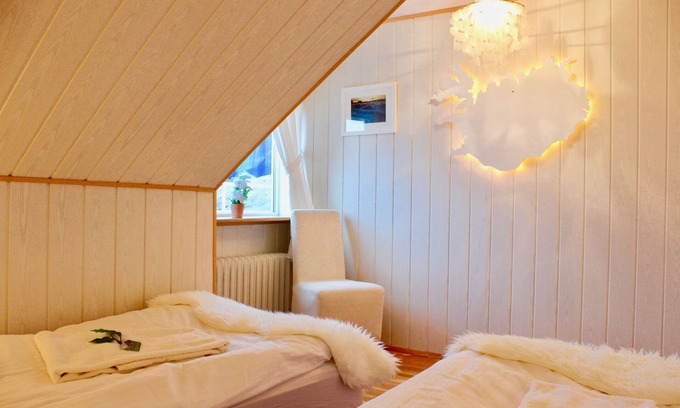 Vestmannaeyjar House | Guesthouse Árný