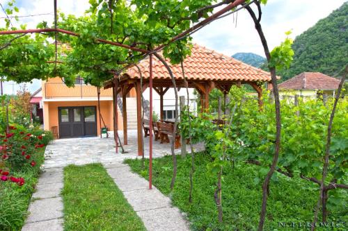 Karuc House | Guesthouse Bato