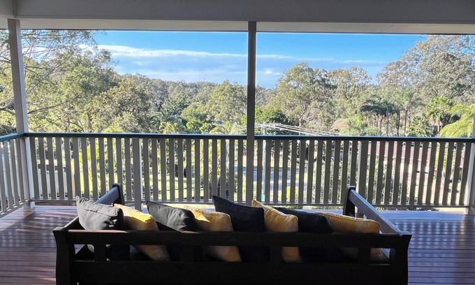 Ferny Hills House | Guesthouse - comfort & relaxation in a peaceful neighbourhood. 30 mins from City