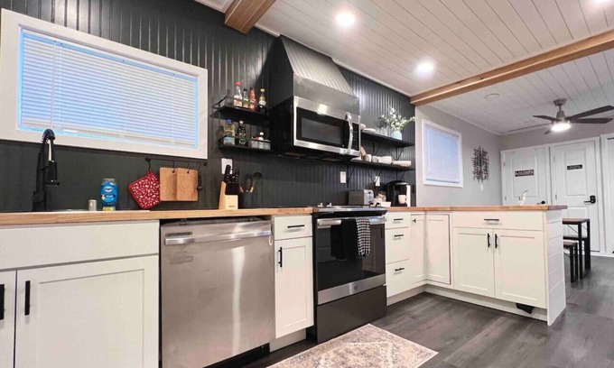 Federal Way House | Guesthouse: Convenient/cozy 2 bedroom stay