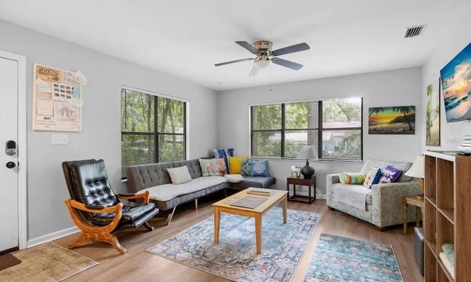 High Springs House | Guesthouse in High Springs with jacuzzi tub, Walk to downtown, Close to Springs!