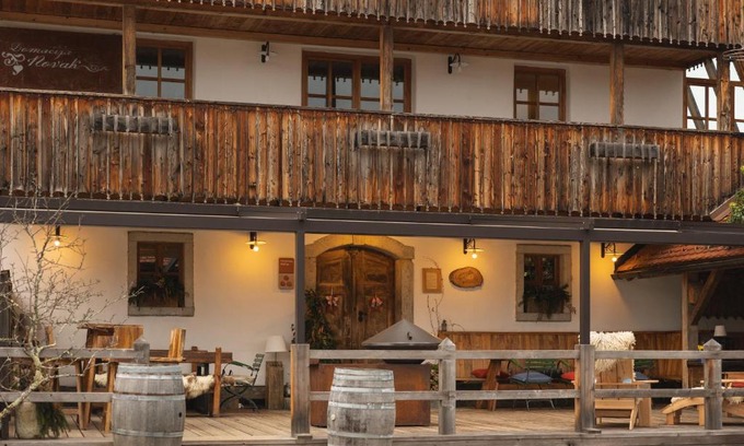 Dvor House | Guesthouse Novak