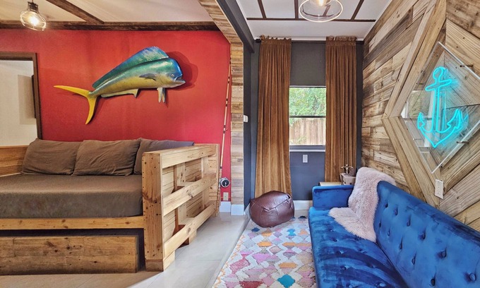 Poinsettia Heights House | Guesthouse with private deck, king bed, hammock, and full kitchen
