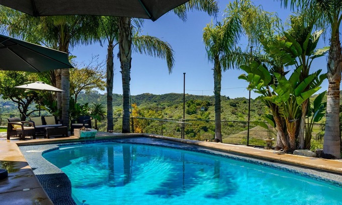 Topanga House | Guesthouse with views, pool and comfort.