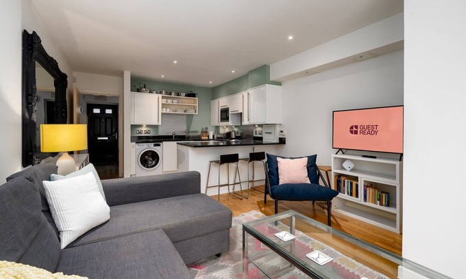 Finsbury Apartment | GuestReady – 1BR Clerkenwell Flat with Balcony