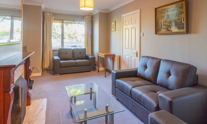 Sutton Cross House | GuestReady - Amazing Family Home with a Garden