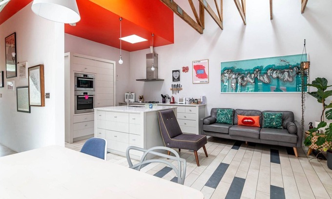 Hackney Wick House | GuestReady - Architect designed renovated bungalow