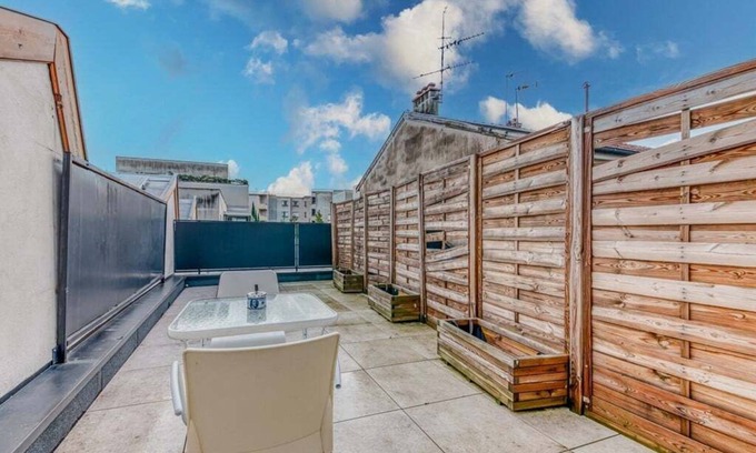 Leon Blum - Bon Coin Apartment | GuestReady - Cosy Studio with Terrace for 2