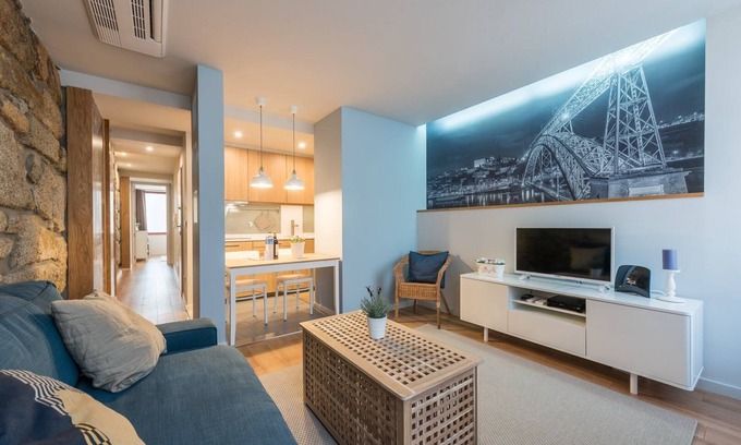 Bonfim Apartment | GuestReady - Crayon Walls Balcony