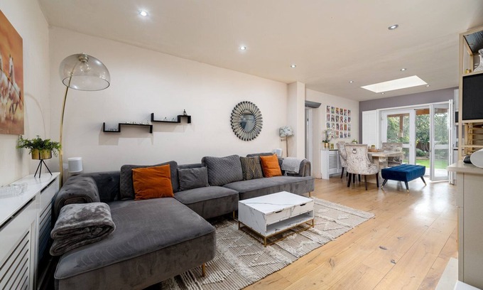 Preston Apartment | GuestReady - Family house retreat in Wembley