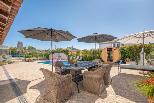 Lagoa de Albufeira House | GuestReady - Gorgeous Villa near the Lagoon