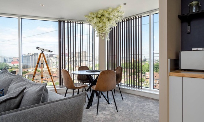 Docklands Apartment | GuestReady - London's Elegant Escape