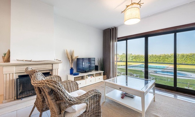 Madalena Apartment | GuestReady - Madalena Beach Pool & Tennis