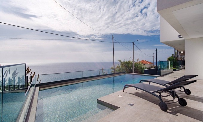 Campanario Villa | GuestReady - Madeiran oasis with ocean view