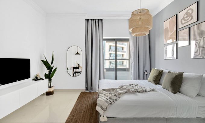Business Bay Apartment | GuestReady - Modern living at Capital Bay
